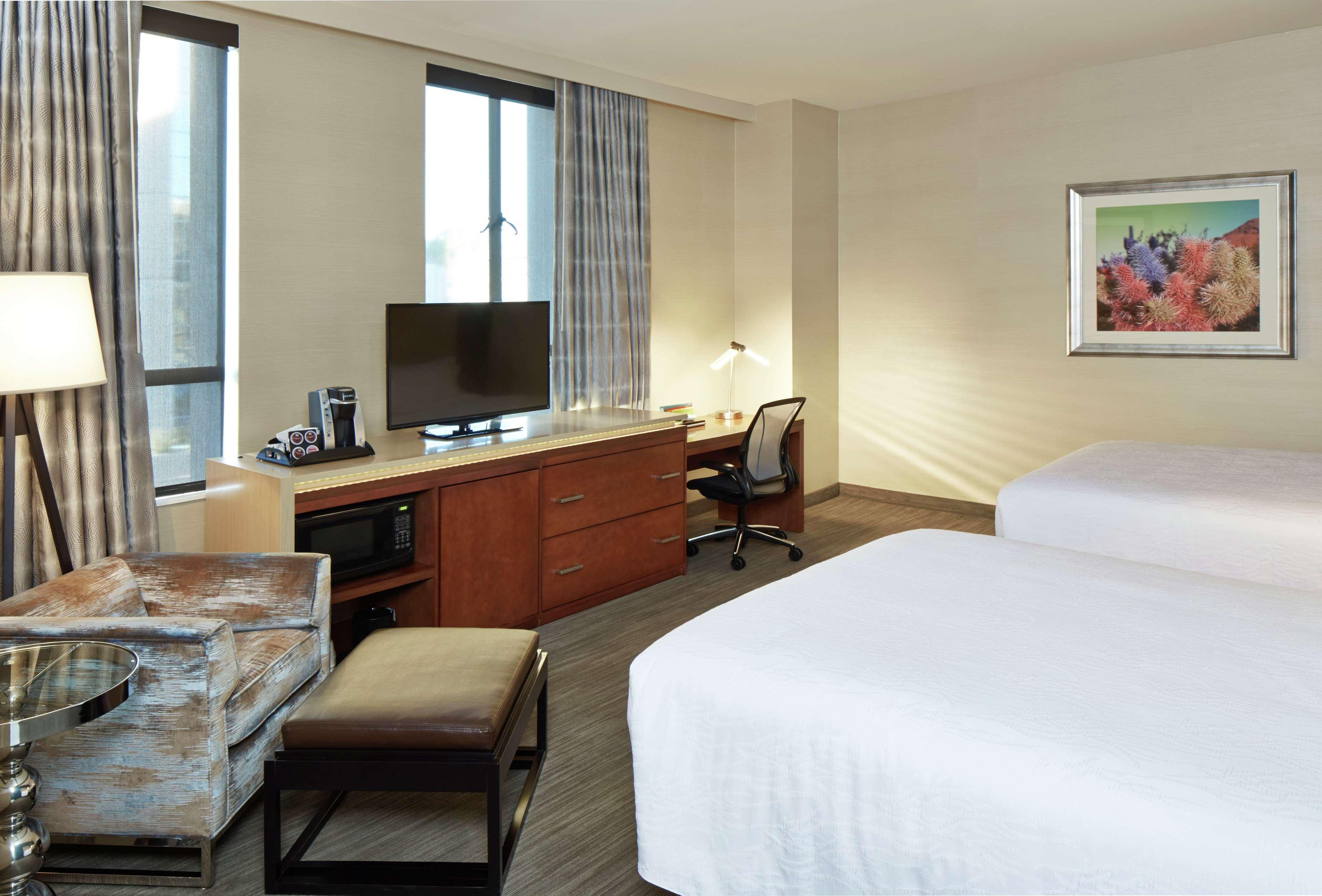Hilton Garden Inn Phoenix Downtown Exterior photo