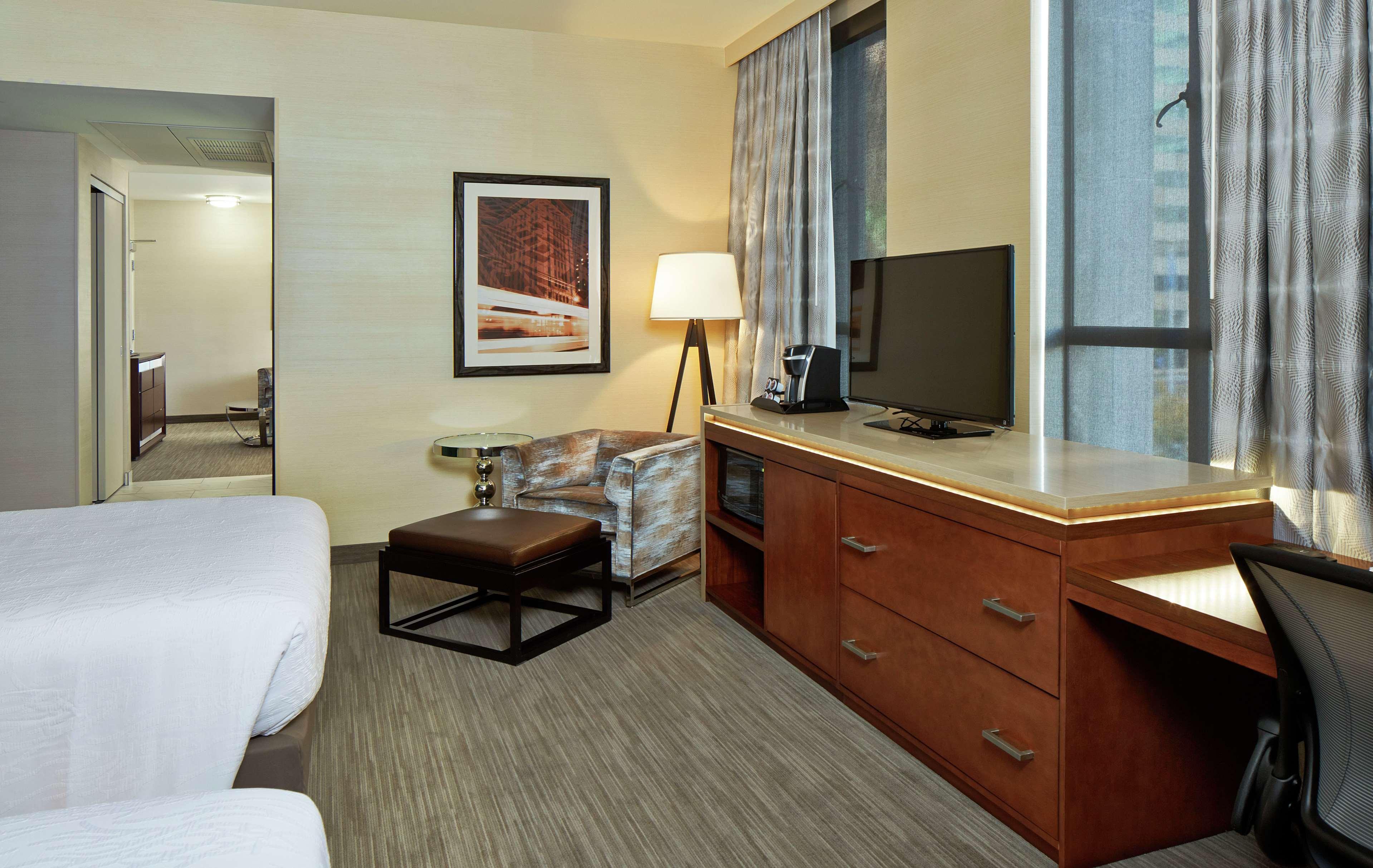 Hilton Garden Inn Phoenix Downtown Exterior photo