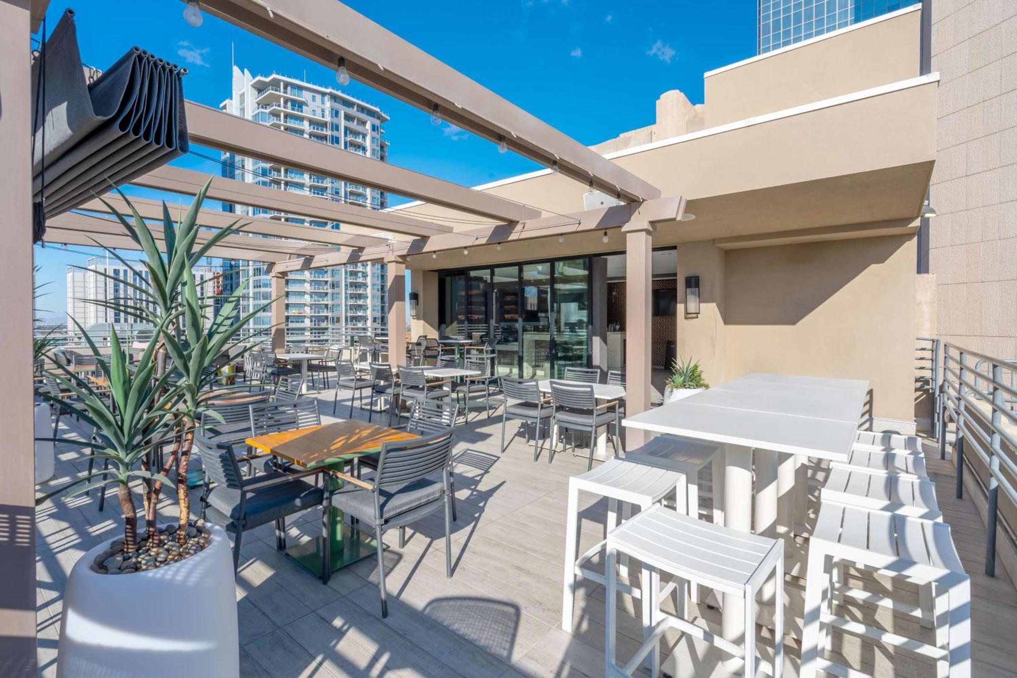 Hilton Garden Inn Phoenix Downtown Exterior photo