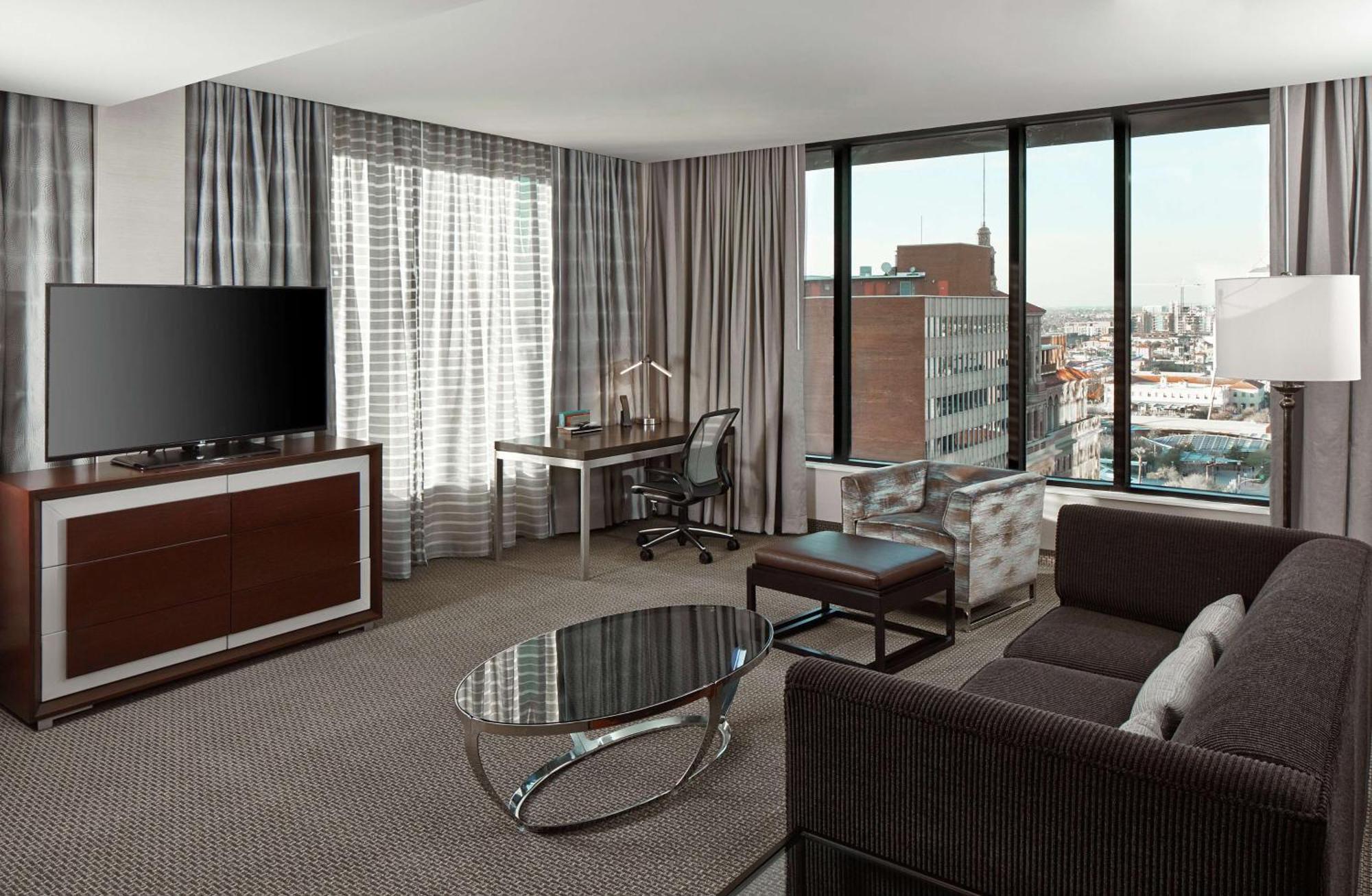 Hilton Garden Inn Phoenix Downtown Exterior photo
